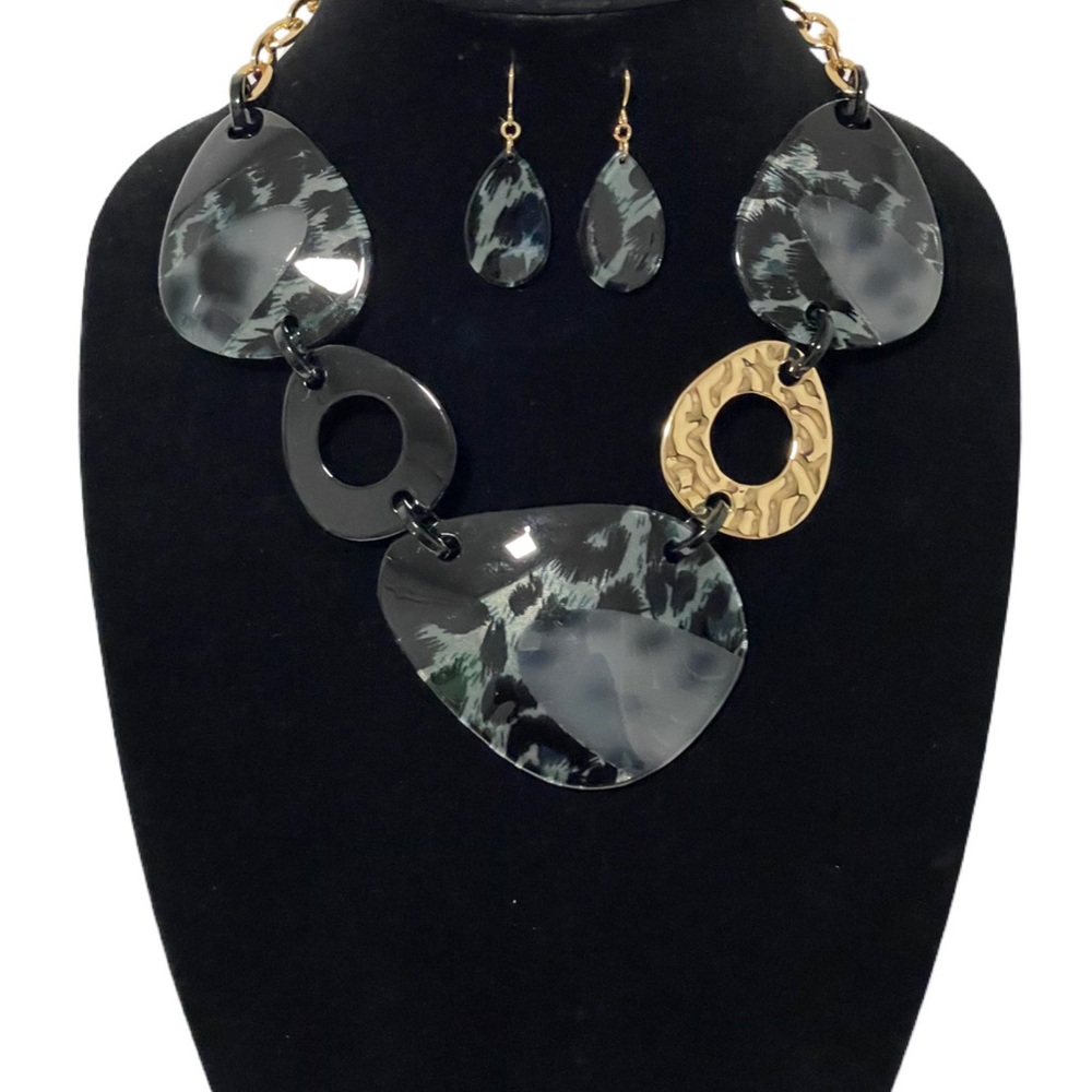 1133-Animal Print Link Bib Necklace Set-Black/Gold